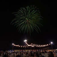 夜空を照らす大玉村の花火の写真
