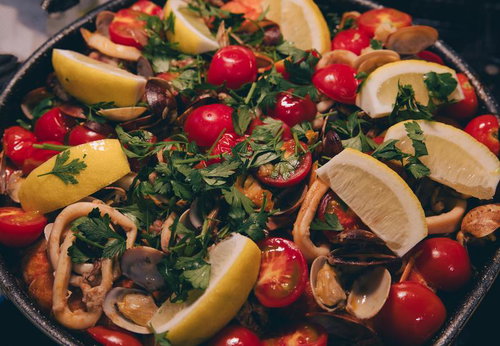 レモンとあさりを使ったシーフードパエリア