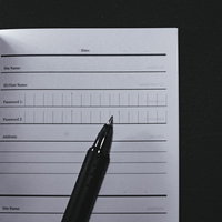 ノートにペンでパスワードを手書きして管理するの写真