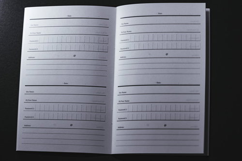 見開きのパスワード管理帳でセキュリティ対策