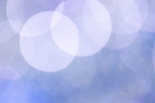 青白い丸ボケのライトアップ背景
