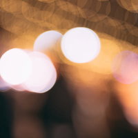 強い光源がある電飾のボケ味と丸ボケ表現の写真