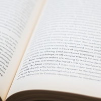 洋書の見開きページ 英文テキスト 書籍の写真