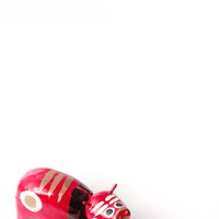 丑年の年賀状に使いやすい赤べこ（福島県の郷土玩具）の写真