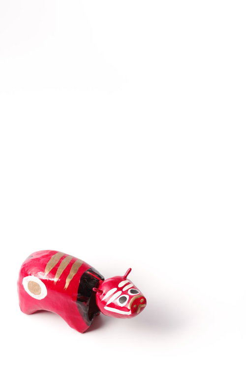 丑年の年賀状に使いやすい赤べこ（福島県の郷土玩具）