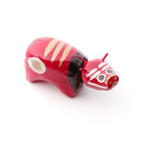 福島県の伝統的な赤べこの民芸品 丑年の郷土玩具置物の写真