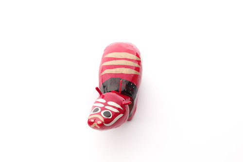 福島の伝統工芸、赤べこが通る