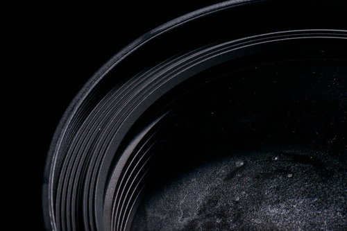 標準ズームレンズの水没した前玉に付着した水滴