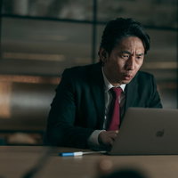 職員の不正利用を暴く会社員の深夜残業と労働環境の実態の写真