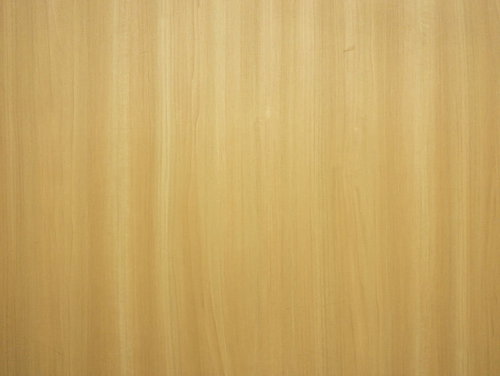 つるつるした一枚板の縦方向木目