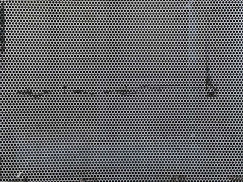 規則的に穴が開いたアルミパンチング板のテクスチャー
