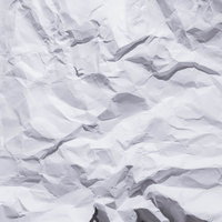 シワを付けた白い紙のテクスチャーと質感を表現した背景の写真