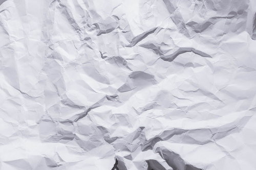 シワを付けた白い紙のテクスチャーと質感を表現した背景