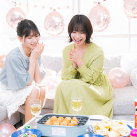 室内でのタコパ女子会パーティーの写真