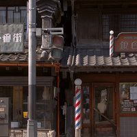 昭和レトロな街並みの商店街 川越一番街の古い建物と看板の写真