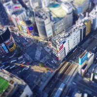 渋谷スクランブル交差点をチルトシフト撮影した屋上からの眺めの写真