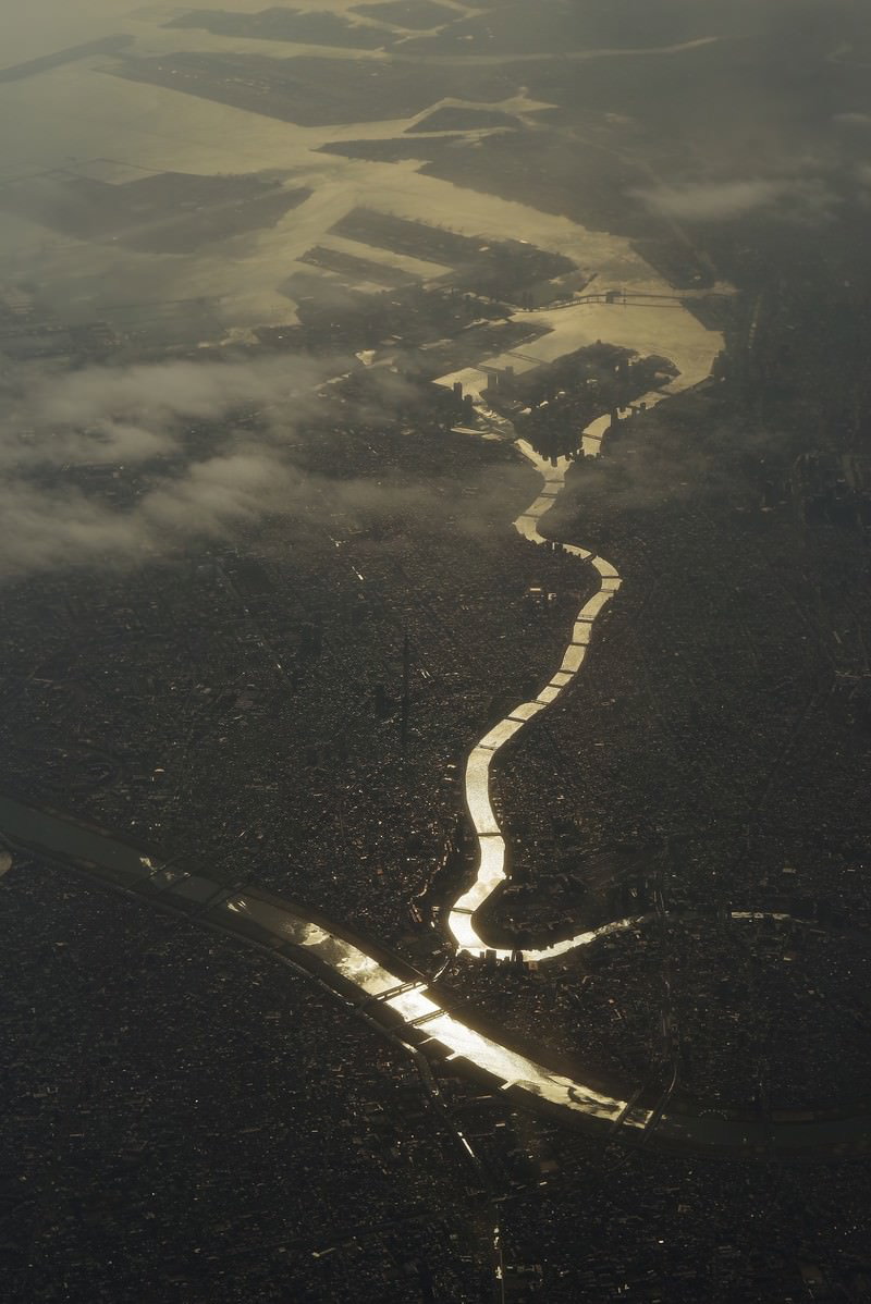 Rivers (Arakawa and Sumida Rivers) reflecting sunlight from above Free ...