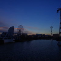 みなとみらいに新設されるロープウェイのシルエットの写真