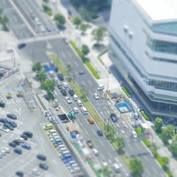 チルトシフト効果で撮影したミニチュア風の横浜市役所の写真