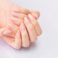 ネイルケアをした整った手と爪、ハンドケア・美容の写真