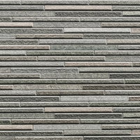 グレーの建材タイルで仕上げた落ち着いた外壁の写真