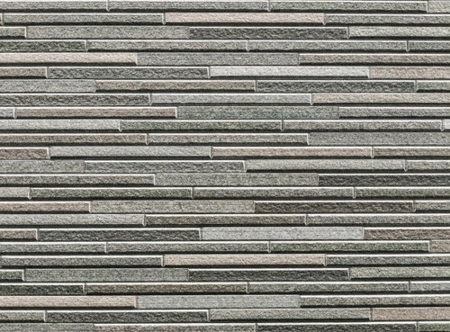 グレーの建材タイルで仕上げた落ち着いた外壁