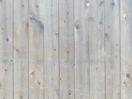 霞むグレーの板壁、縦に並んだ木板の節と木目