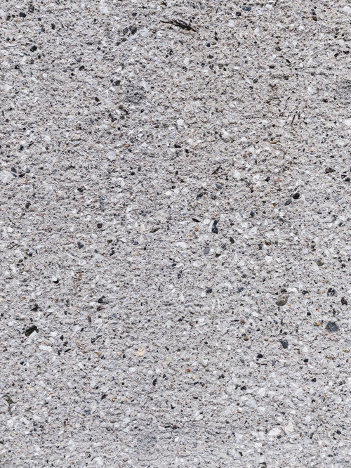 黒い粒の混じるコンクリート舗装の路面テクスチャー