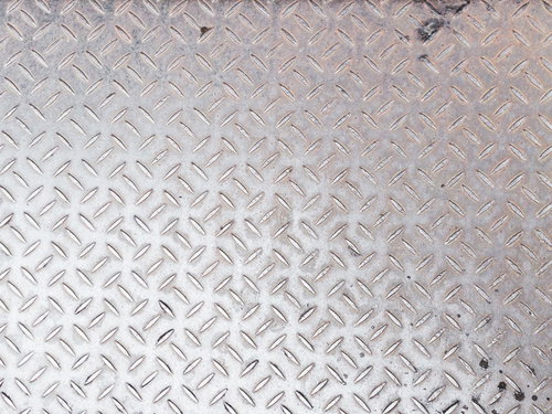 汚れが付いた縞鋼板の金属テクスチャ表面