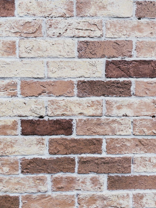 赤茶色と白色が交互に積み重ねられたレンガ壁のテクスチャー