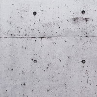 黒く汚れたセパ穴のコンクリート打ちっぱなし壁テクスチャーの写真