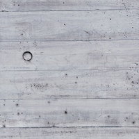 枠板跡とセパ穴の残るコンクリート壁のテクスチャーの写真