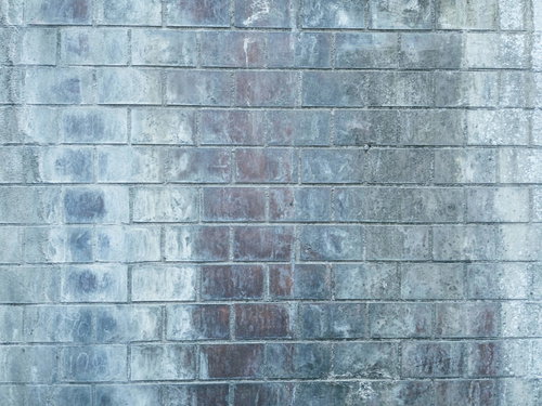 汚れと劣化の張り付いた灰色コンクリート壁のテクスチャ