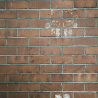 白いテープ跡が残ったレンガ壁のテクスチャの写真