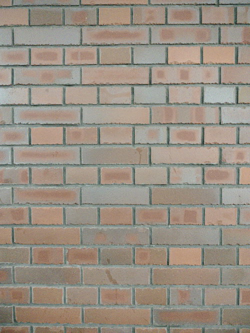 ガタガタしているレンガ壁の質感と凹凸の表情