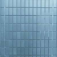 明るさがまばらな水色のタイル壁（テクスチャ）の写真