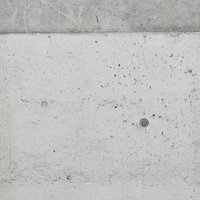 グレーの濃淡が異なる二色のコンクリート壁の写真