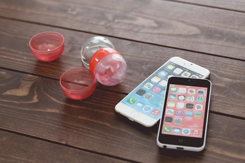 開封後のガチャガチャとスマートフォンでポケモンゲーム