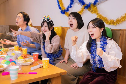 急な展開で思わず反応してしまう男女