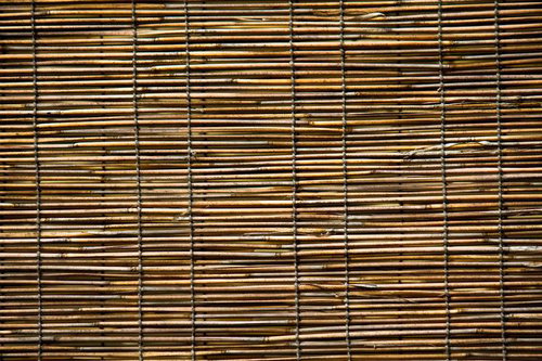 光沢のある竹の棒を編んだ掛けすだれ