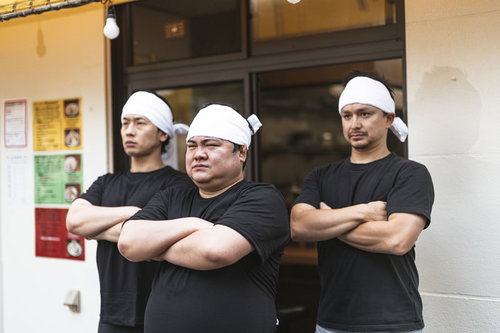 店員を倒さないと食べられないタイプのラーメン屋
