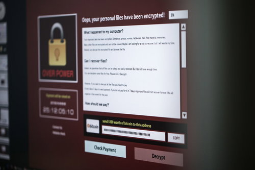 ランサムウェアに感染した同僚のパソコン画面