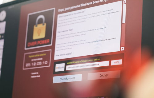 世界中で感染が拡大している不正プログラム（ランサムウェア）の警告画面