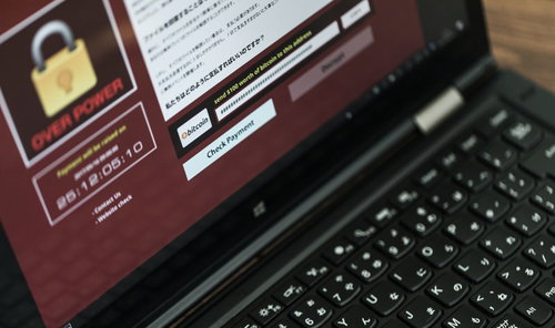 業務用のノートパソコンがランサムウェアに感染した画面