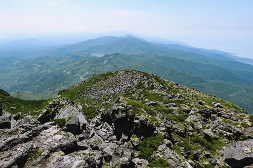 日本百名山・羅臼岳山頂から見る羅臼湖方面