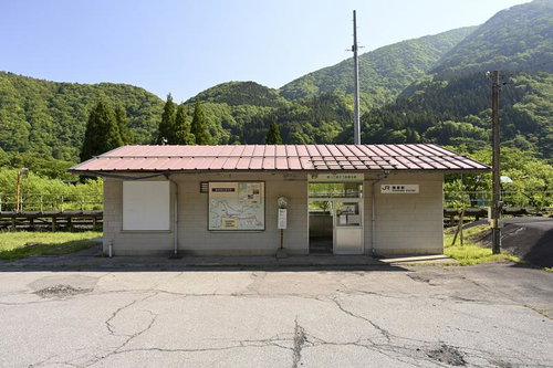 日本百名山・荒島岳の登山口にある勝原駅の駅舎