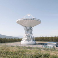 蓼科山麓の美笹深宇宙探査用地上局のパラボラアンテナの写真
