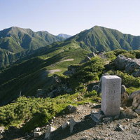 茶臼岳から望む日本百名山の尾根と山々の絶景の写真