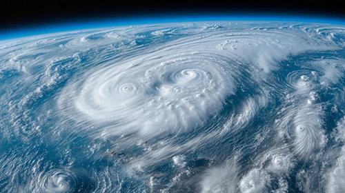 地球上空から観測された複数の台風