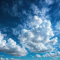 立体的な積雲が浮かぶ青空の夏空の写真